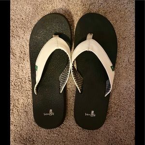 Sanuk flip flop size 9